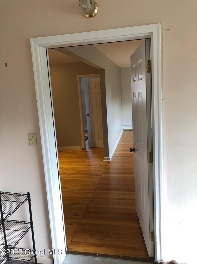 Building Photo - 121 Maple Ave