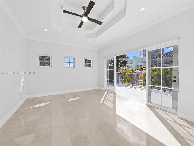 Building Photo - 827 SE 2nd Ct