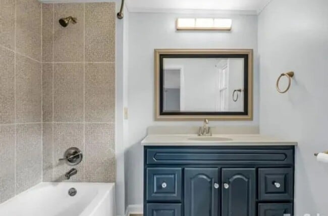 Building Photo - Charming 3-Bedroom Cottage with Garage & C...