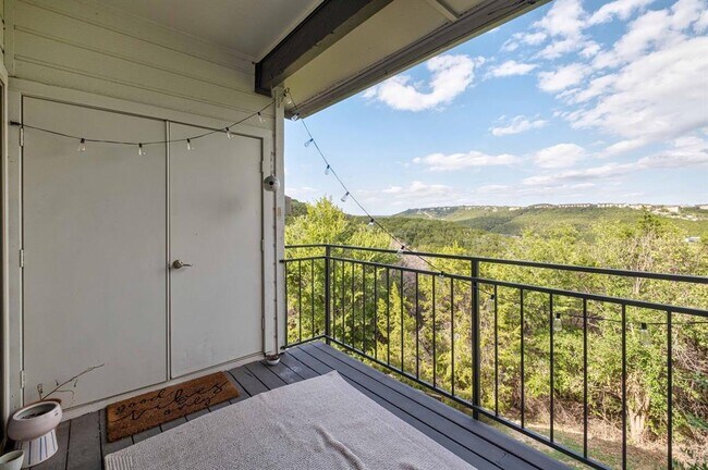 Building Photo - 6000-9 Shepherd Mountain Cove