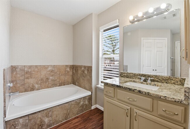 Building Photo - 3327 Shady Glen Ln