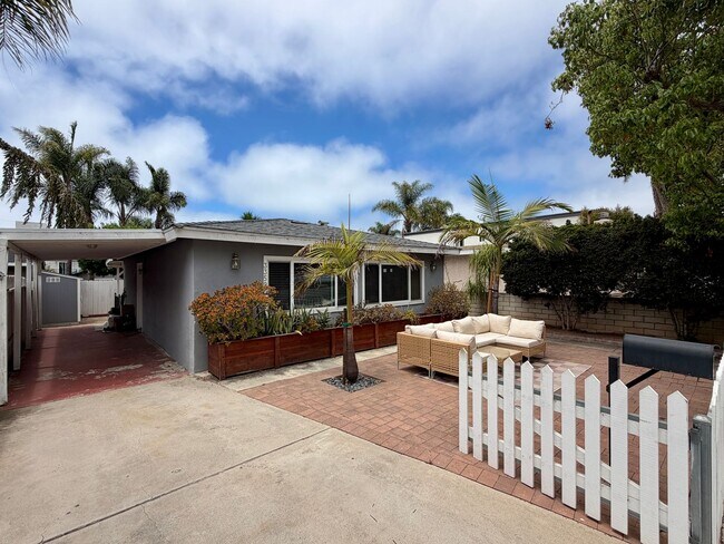 Building Photo - Classic Carlsbad Beach Bungalow
