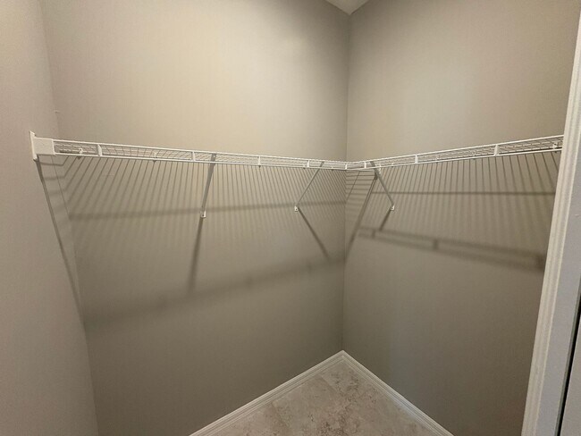 Building Photo - 3 Bed, 2 Bath Home with Screened Lanai & S...