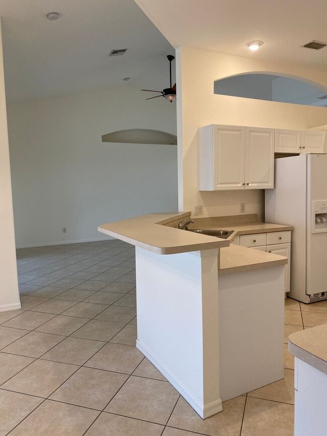 Building Photo - 1512 SE 20th St