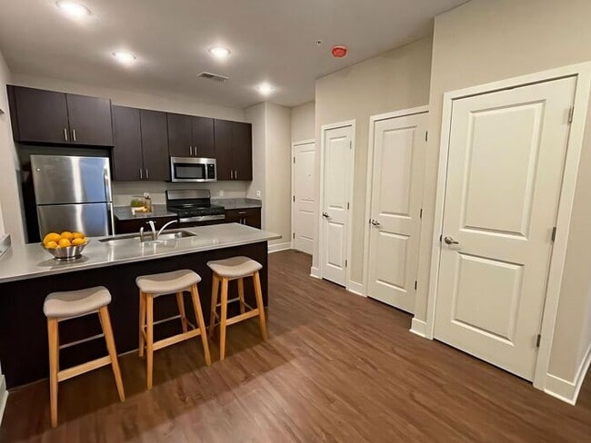 Building Photo - Brighton Crossing apartments: First Floor HCA Apartment with Extra-Large Primary Bath - Enjoy a $...