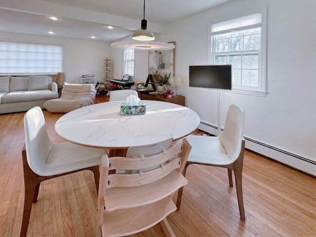 Building Photo - 27 Rockville Ave