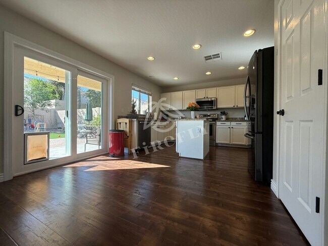 Building Photo - 6509R West Red Fox Road