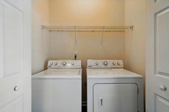 Building Photo - 7420 Abigail Glen Dr