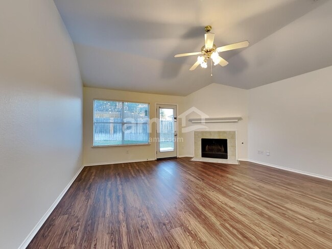 Building Photo - 1305 Hennessey Ct
