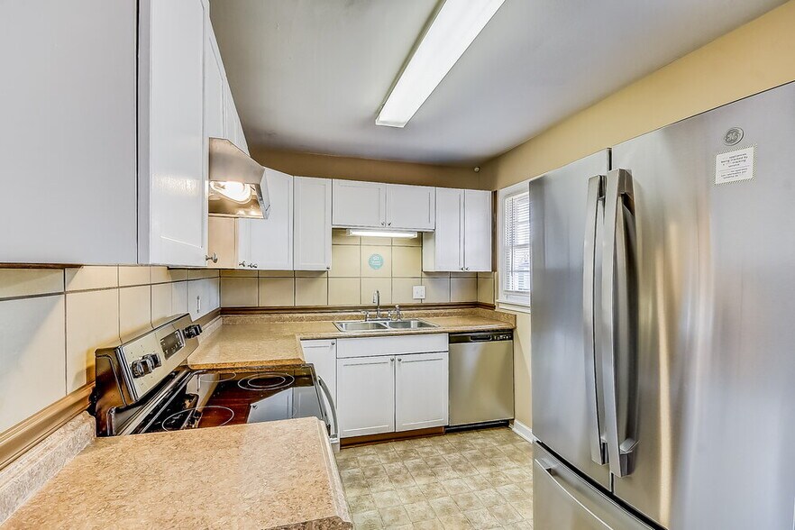 Building Photo - 1628 1st St NE