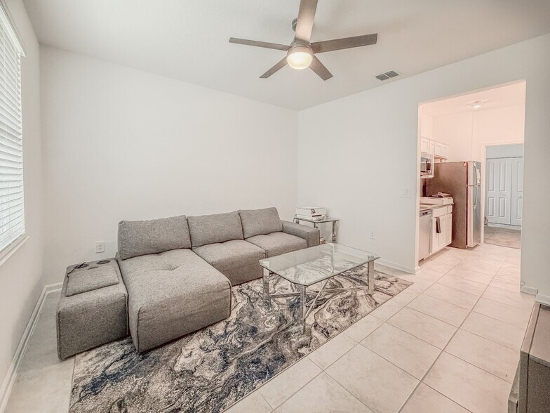 Building Photo - 1131 Pomelo St