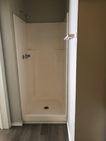 Building Photo - 8911 GSRI Ave