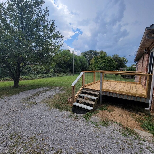 Building Photo - 3/2 Brick Home in Cookeville City Limits