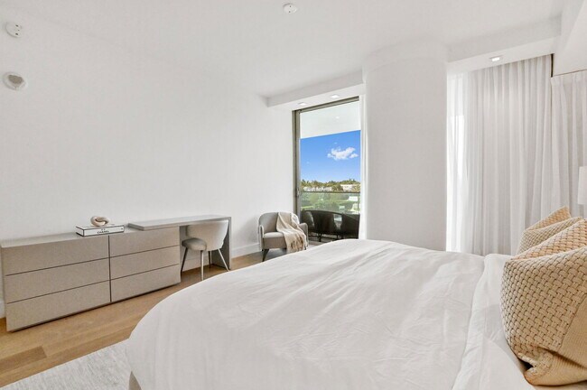 Building Photo - 10203 Collins Ave