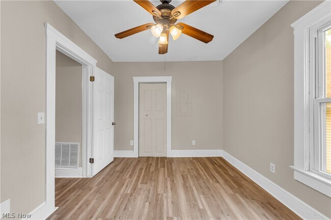 Building Photo - 2050 W 83rd St