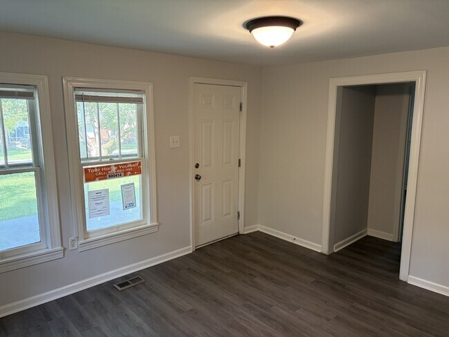 Building Photo - 2 Bed / 1 Bath Rental House in Huntsville, AL 35811