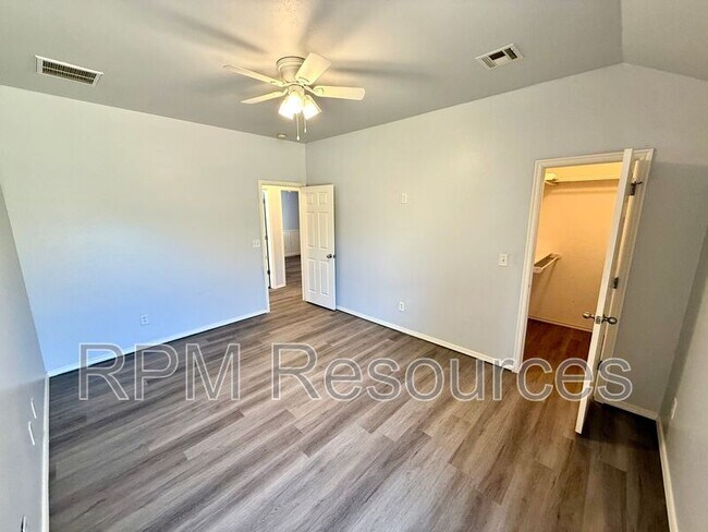 Building Photo - 520 S Castle Ridge Ln