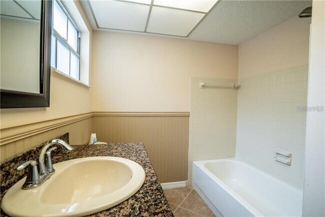 Building Photo - 12217 Buttonwood Row