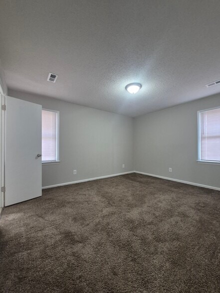 Building Photo - 2409 Amy Cir