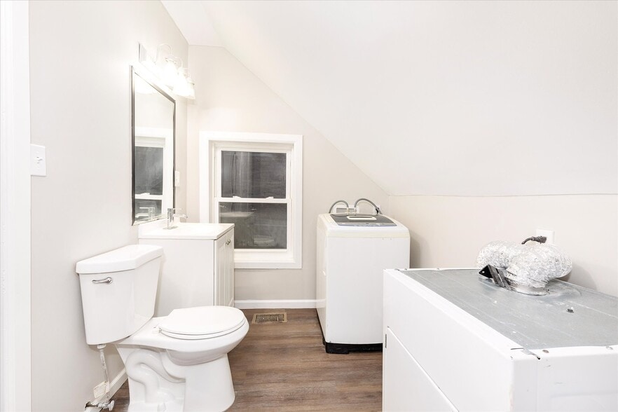 Building Photo - 2246 S Albany Ave