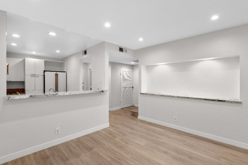 Building Photo - 1617 S Beverly Glen Blvd