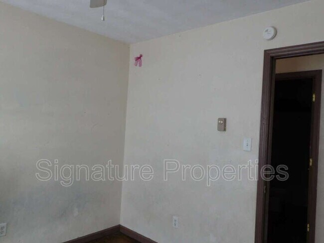 Building Photo - 13420 Crest Cir