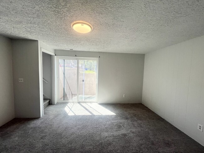 Building Photo - 1265 Crandall Ave S