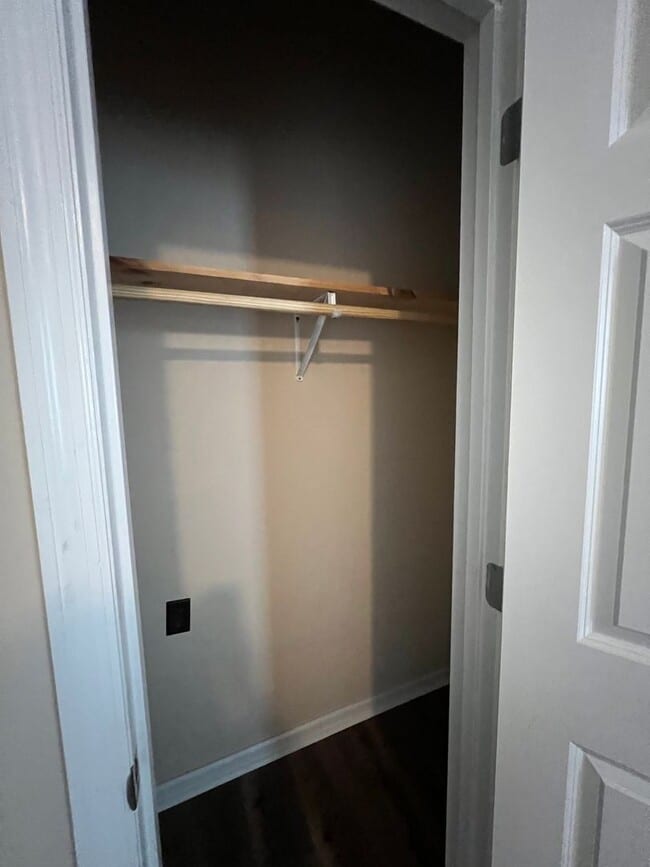 Building Photo - 3 Bedroom, 1 Bath Home