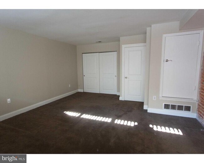 Building Photo - 2031 South St