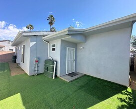 Building Photo - Spacious 3bd/2ba detached REAR home/unit in Lake Balboa!