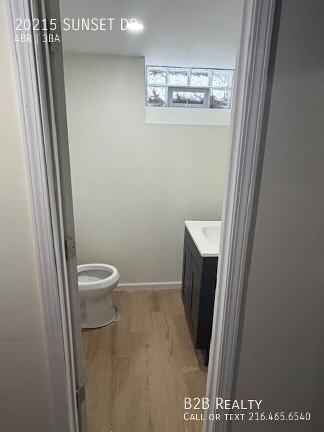 Building Photo - 20215 Sunset Dr