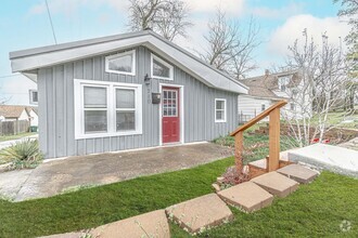 Building Photo - Cozy home awaiting you