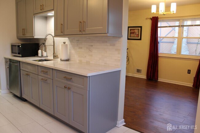 Building Photo - 707 Merrywood Dr