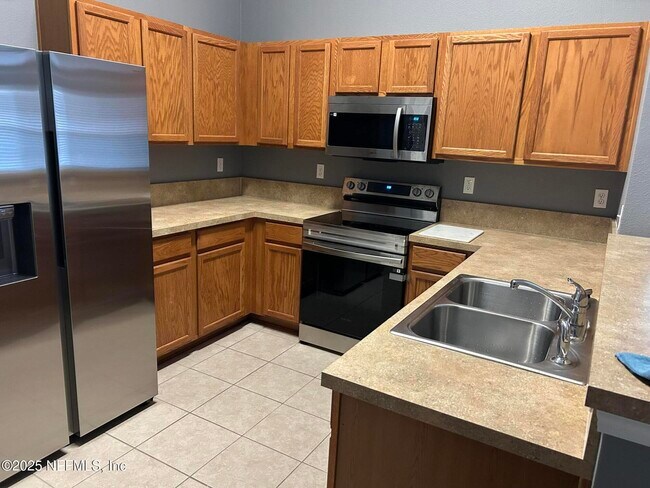 Building Photo - 575 Oakleaf Plantation Pkwy