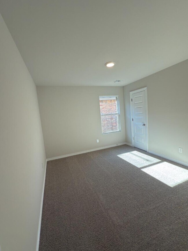 Building Photo - 2924 Firefly Dr