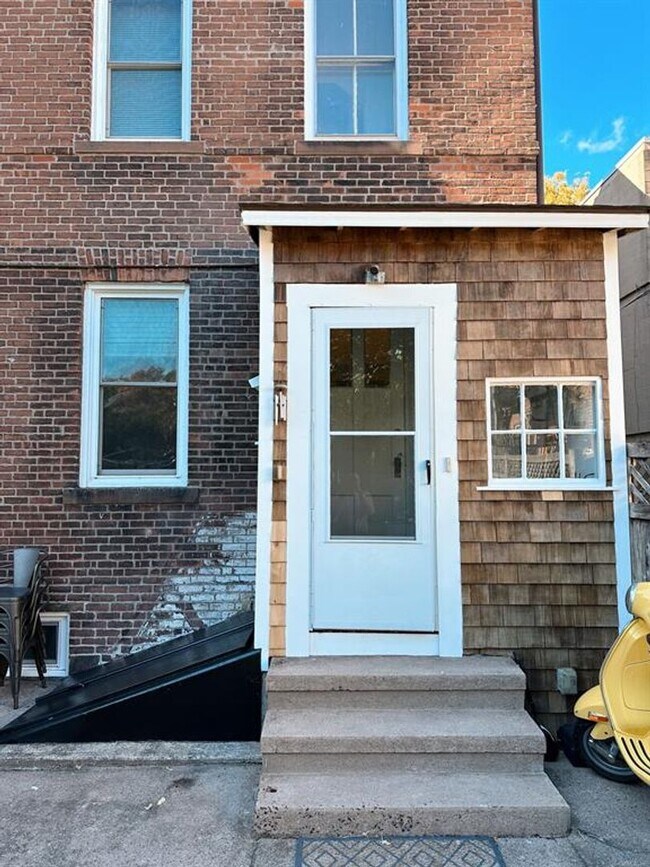 Building Photo - 99 Olive St