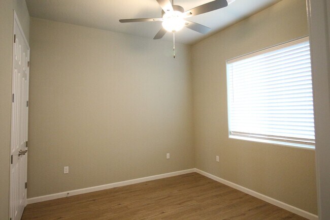 Building Photo - 6008 E Sussex Way