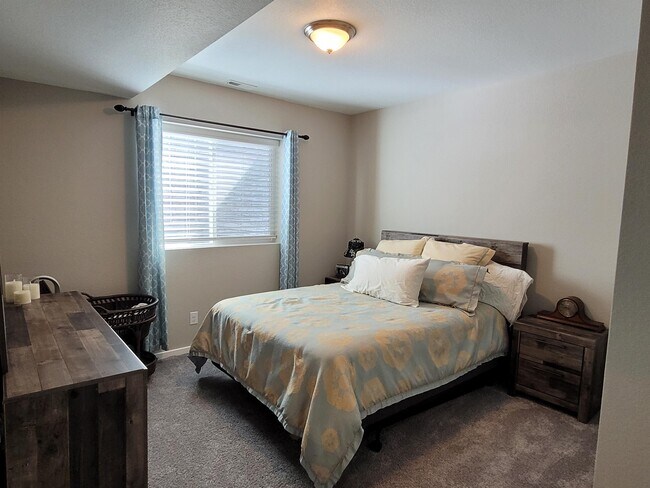 Building Photo - 10135 Thrive Ln