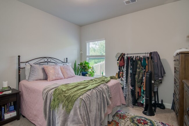 Building Photo - 147 Nesbit Dr