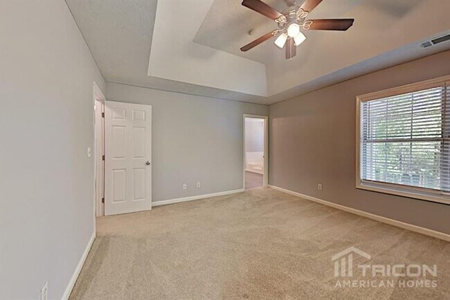 Building Photo - 910 Hounds Ridge Ct