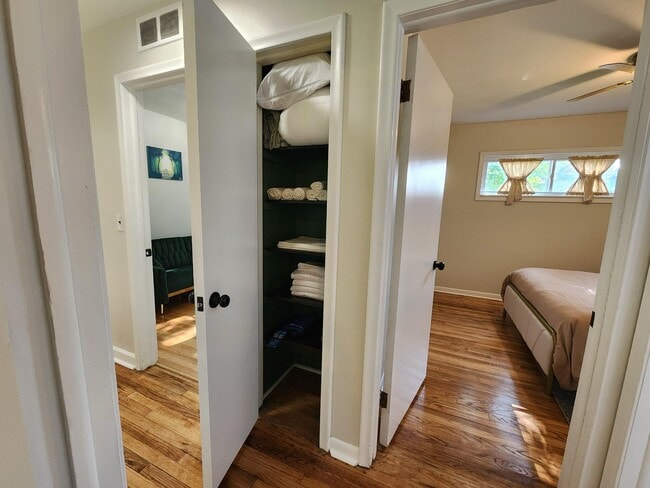 Building Photo - 2464 Greenfield Rd