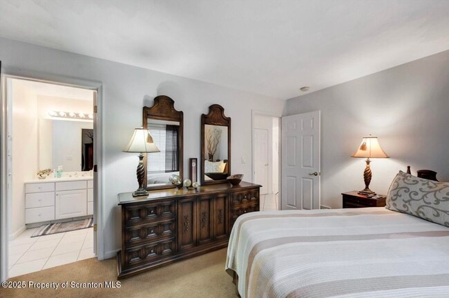 Building Photo - 11 Gilroy St