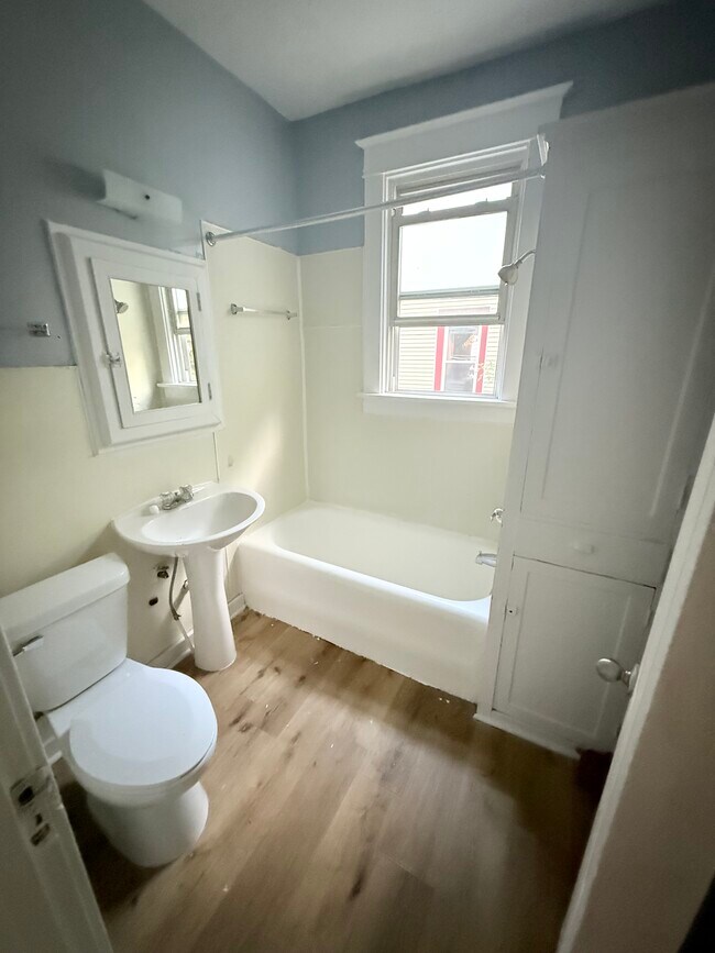 Building Photo - 2315 N Bigelow St