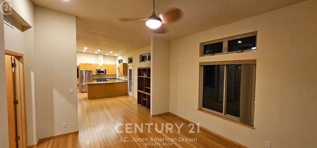 Building Photo - Spectacular Views in the Heart of Applegate Wine Country