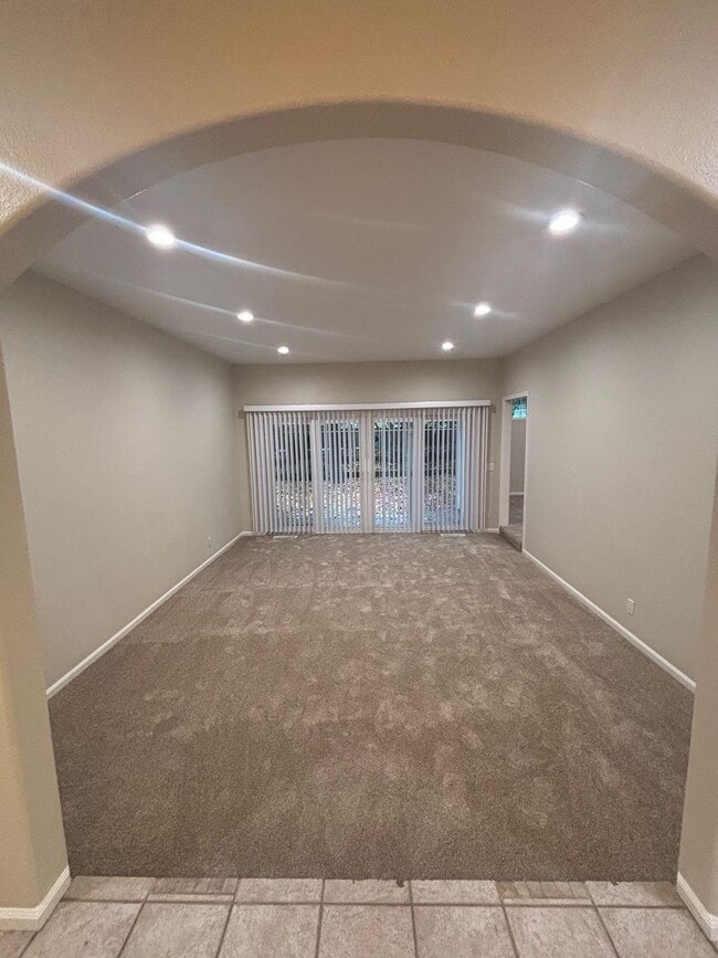 Building Photo - Single level 3 bedroom 2 bathroom Rincon Valley Home with A/C