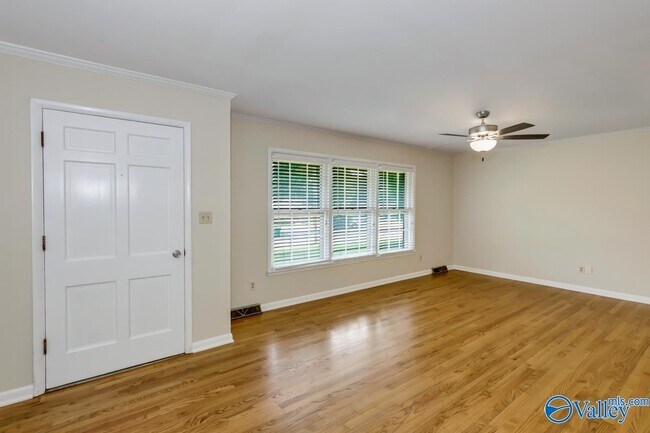 Building Photo - 2320 Rodgers Dr NE