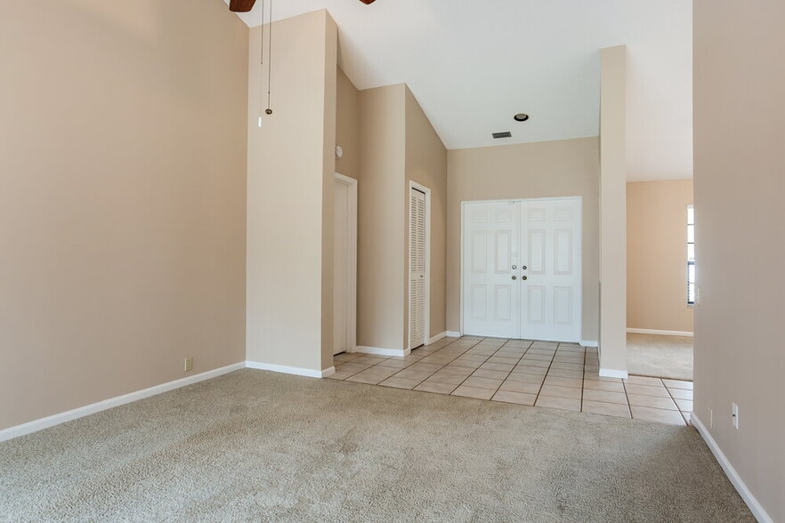 Building Photo - 14096 Greentree Dr