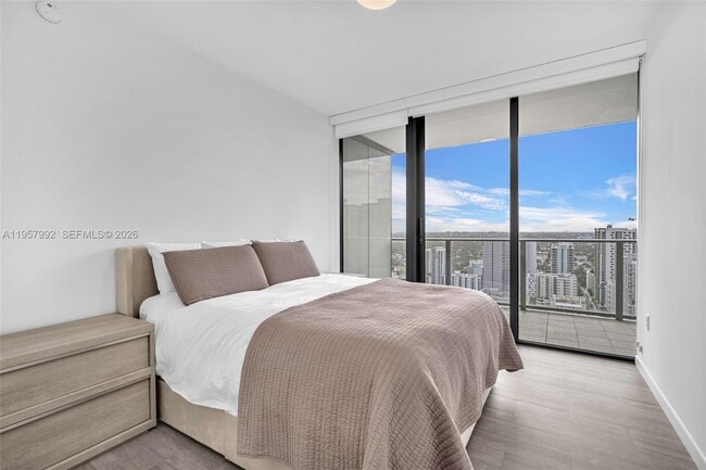 Building Photo - 1000 Brickell Plaza