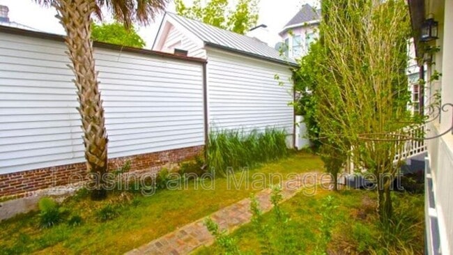 Building Photo - 27 Smith St