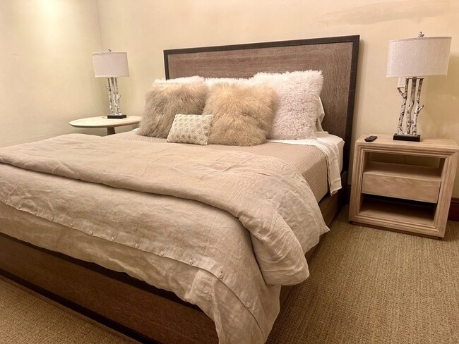 Building Photo - 1395 Snowbunny Ln